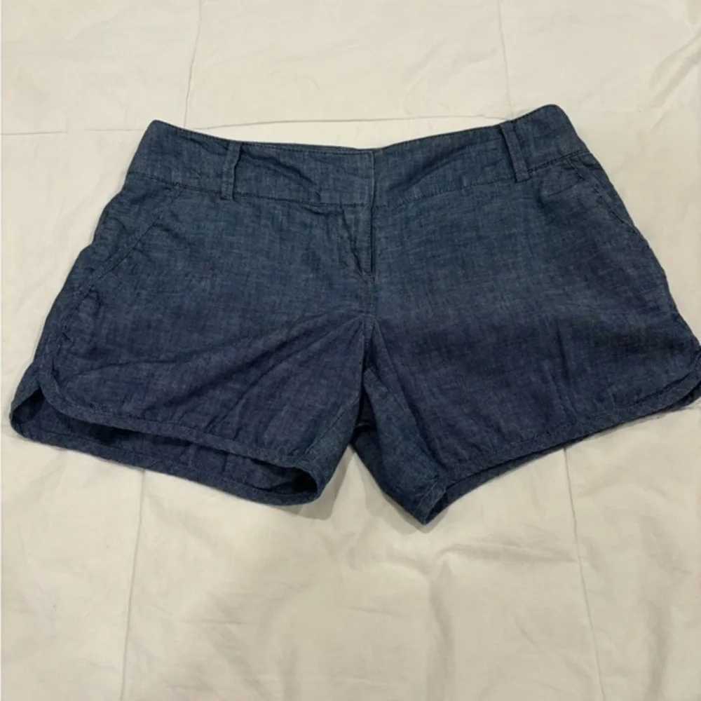Lightweight denim shorts from the limited size 6 great for back to school